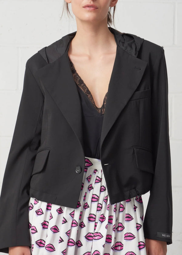 WE-AR4 The Cropped Hooded Blazer Black